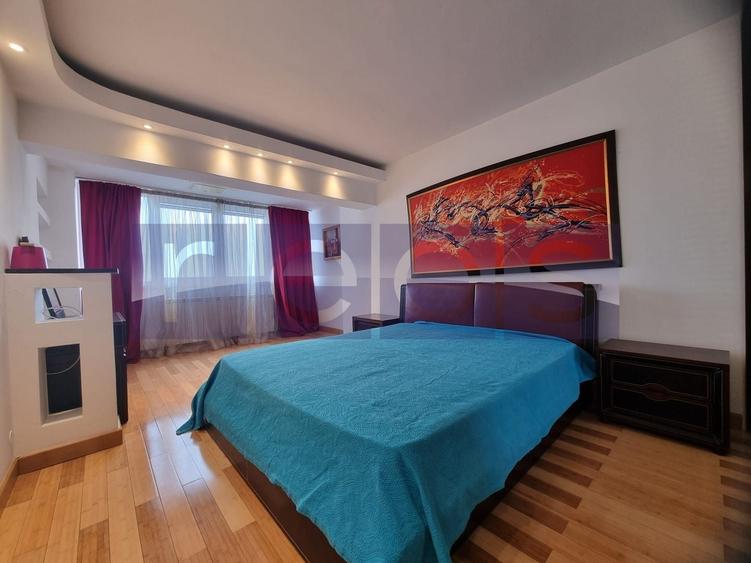 Penthouse cu 3 camere decomandat, mobilat în Unirii