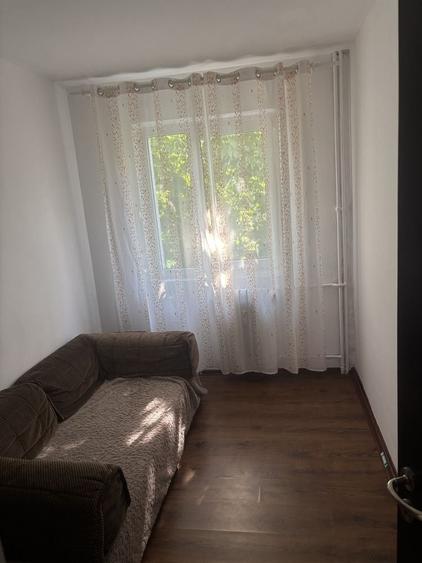 VAND APARTAMENT 3 camere zona Cora - 3