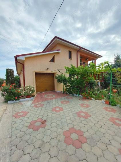 Casă cu 5 camere cu Teren 576 Mp în Roman