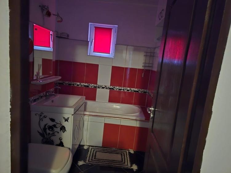 Apartament cu 2 camere decomandat în Lenin