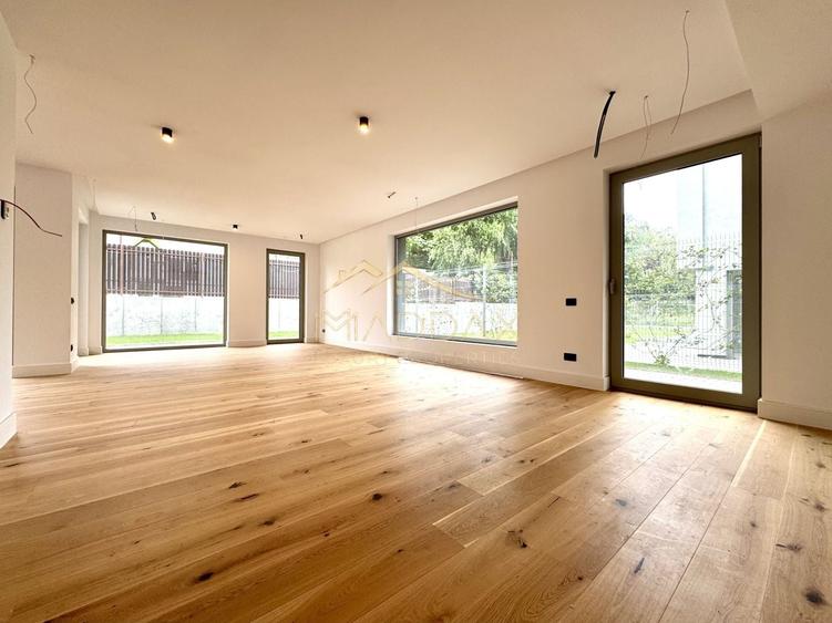 Duplex cu 6 camere cu Canalizare în Iancu Nicolae