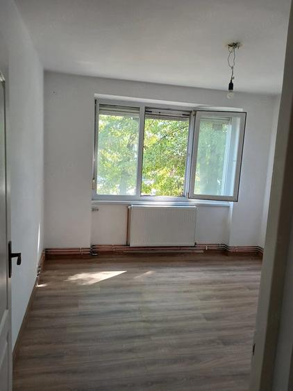 Apartament cu 3 camere semidecomandat în Tipografilor