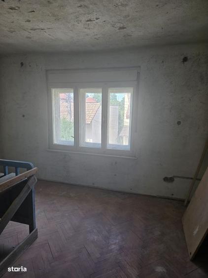 Casă cu 4 camere cu Teren 798 Mp în Botizului