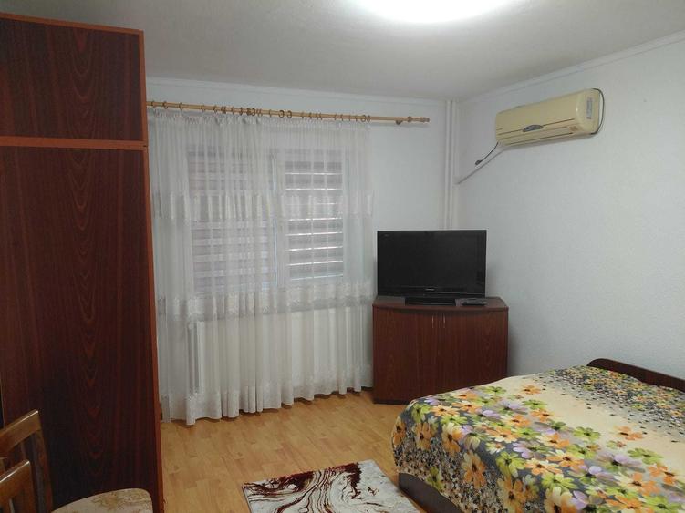 Inchiriez apartament 2 camere-Craiova-cartier 1 Mai , tel.0740828150 - 2