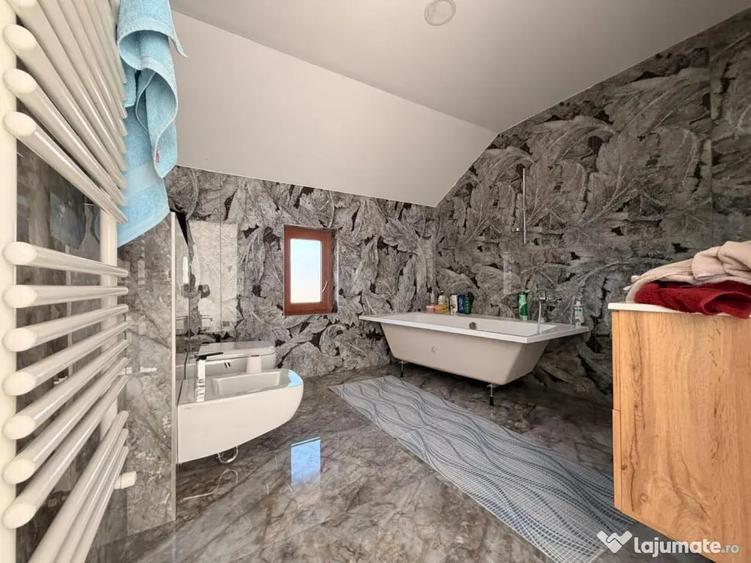 Casă cu 5 camere cu Teren 680 Mp în Moșnița Nouă