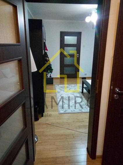 Apartament cu 3 camere semidecomandat, mobilat în Teiul Doamnei