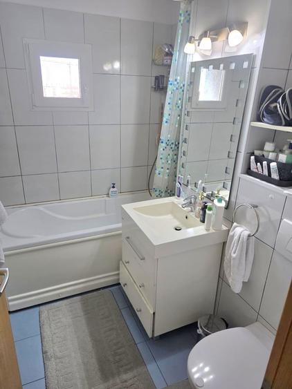 Apartament cu 3 camere decomandat, mobilat în Aradului