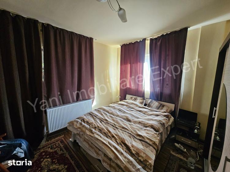 Casă cu 10 camere cu Teren 2642 Mp în Central