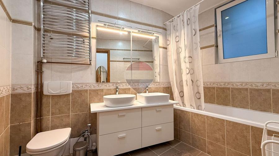 Apartament cu 3 camere decomandat, mobilat în Universitate