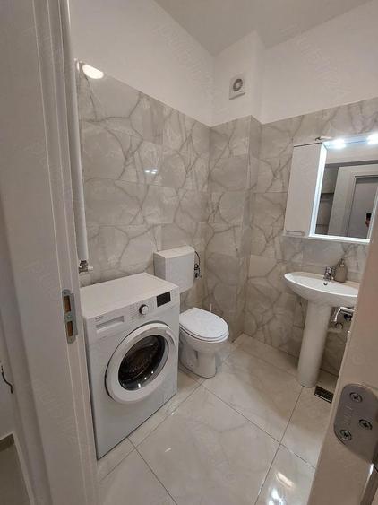 Garsonieră decomandată în Roșu