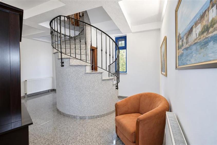 Apartament cu 2 camere decomandat, mobilat în Centrul Istoric