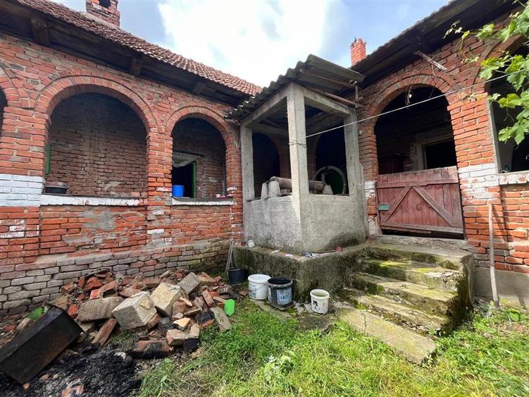 Casă individuală cu 3 camere cu Teren 1699 Mp în Honorici