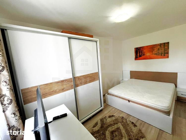 Apartament cu 3 camere semidecomandat în Craiovița Nouă