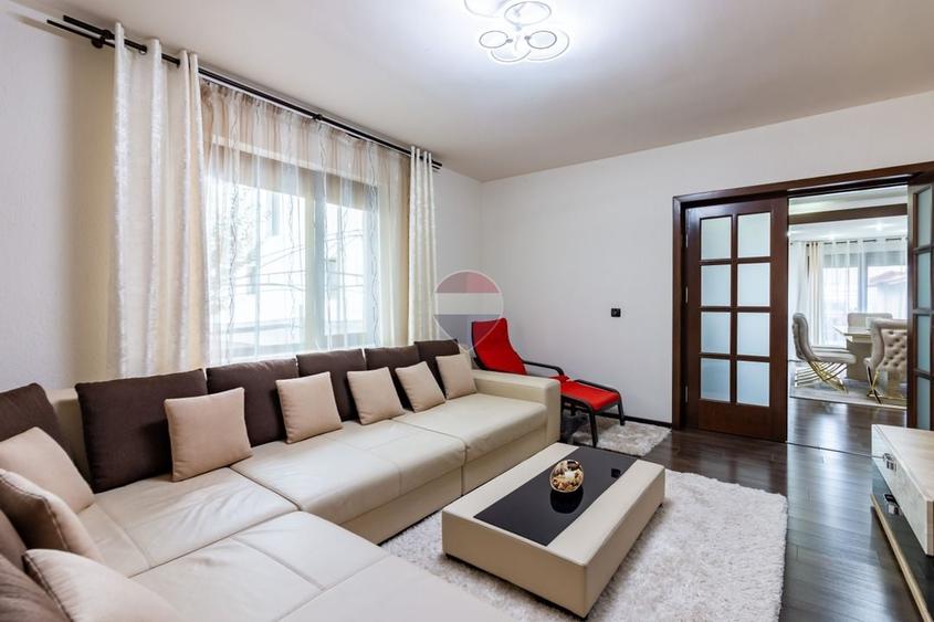 Casă individuală cu 5 camere cu Teren 965 Mp în Pleașa