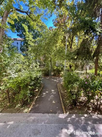 Apartament cu 3 camere decomandat în Take Ionescu