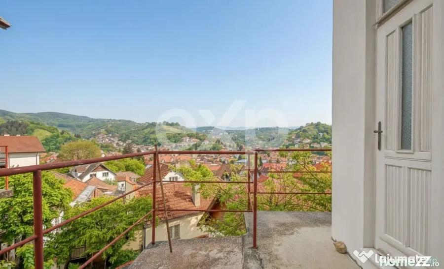 Casă cu 5 camere cu Teren 355 Mp în Schei