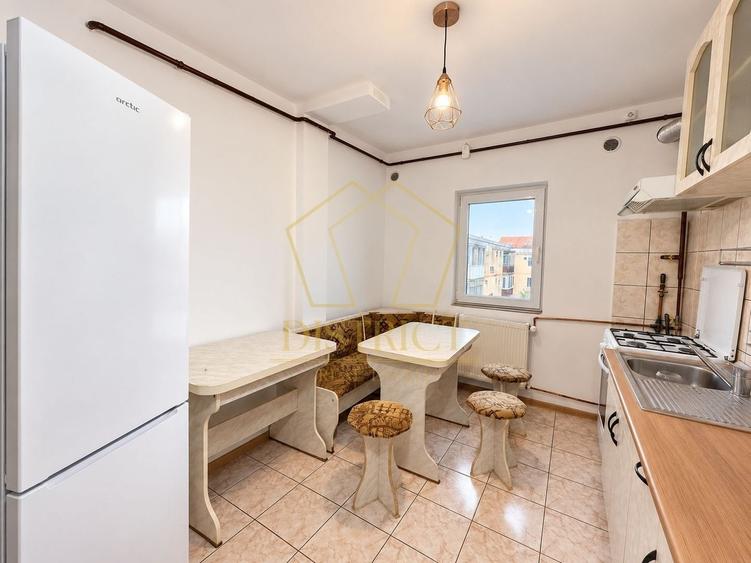 Apartament cu 2 camere semidecomandat, mobilat în Soarelui
