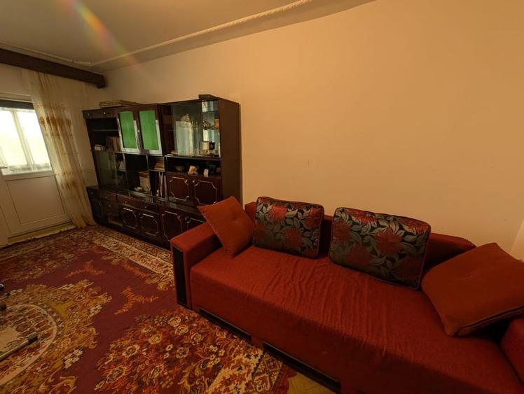 Apartament cu 3 camere decomandat, mobilat în Central