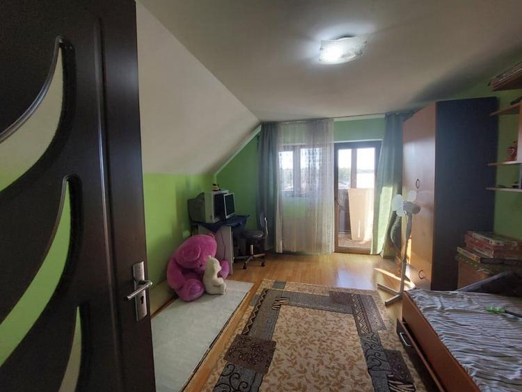 Casă individuală cu 6 camere cu Teren 561 Mp în Săucești