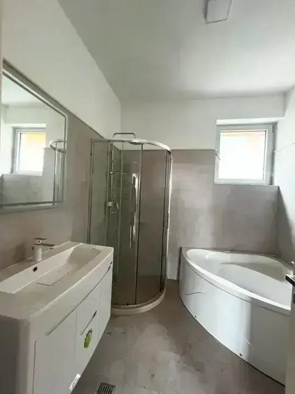 Apartament cu 4 camere decomandat în Dămăroaia