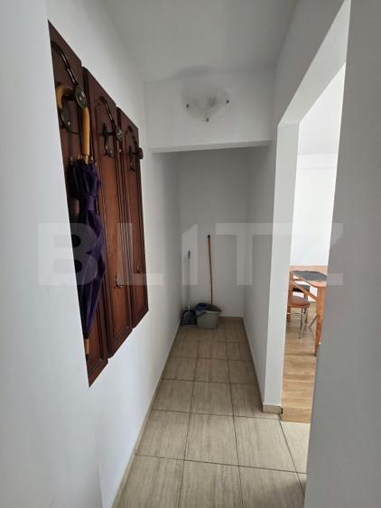Apartament cu 3 camere semidecomandat, mobilat în Central