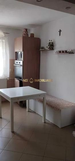 Apartament cu 2 camere semidecomandat, mobilat în Vitan