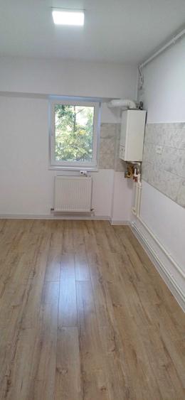 Apartament cu 2 camere decomandat în Trocadero