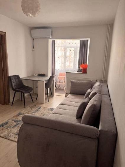 Apartament cu 2 camere semidecomandat în Craiovița Nouă