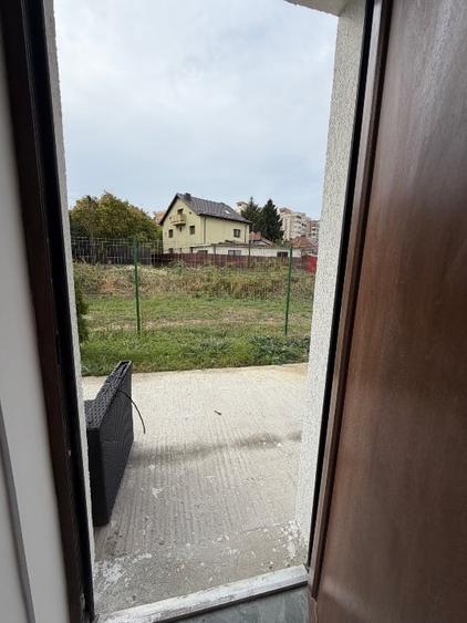 Apartament cu 2 camere semidecomandat în Craiovei