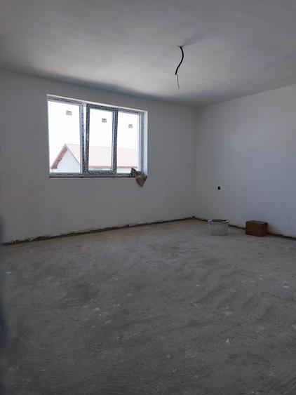 Casă individuală cu 5 camere cu Teren 354 Mp în Bâcu
