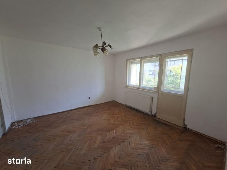 Apartament cu 3 camere decomandat în Micro 16