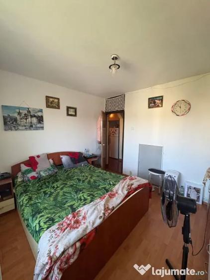 Apartament cu 3 camere decomandat în Vest