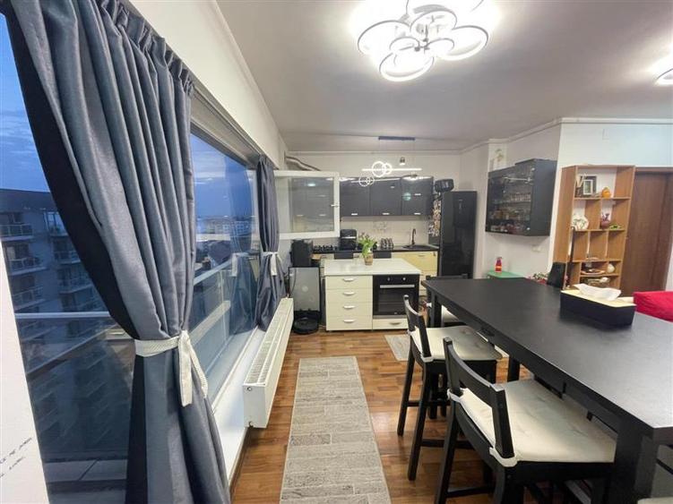 Apartament cu 3 camere decomandat, mobilat în Titan