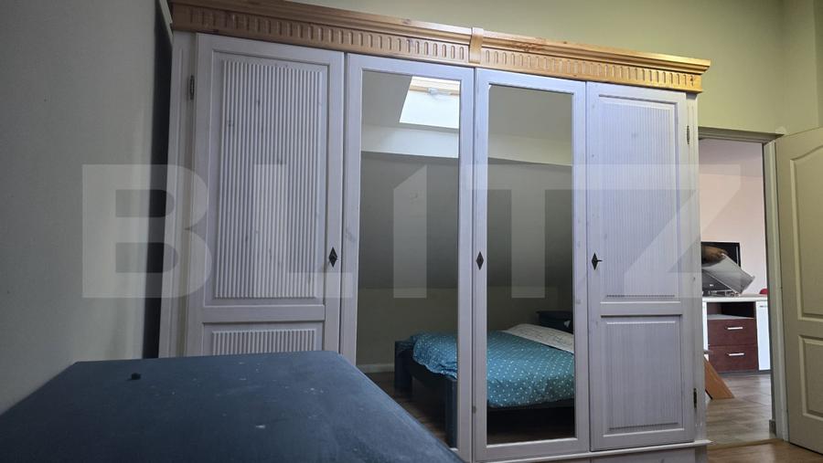 Apartament cu 3 camere semidecomandat, mobilat în Semicentral