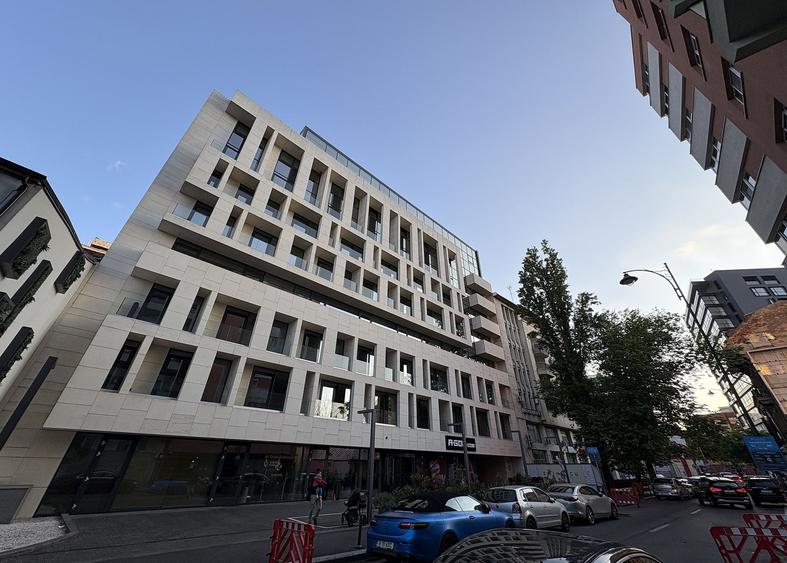 Birou, de 6,250 mp, în Dacia