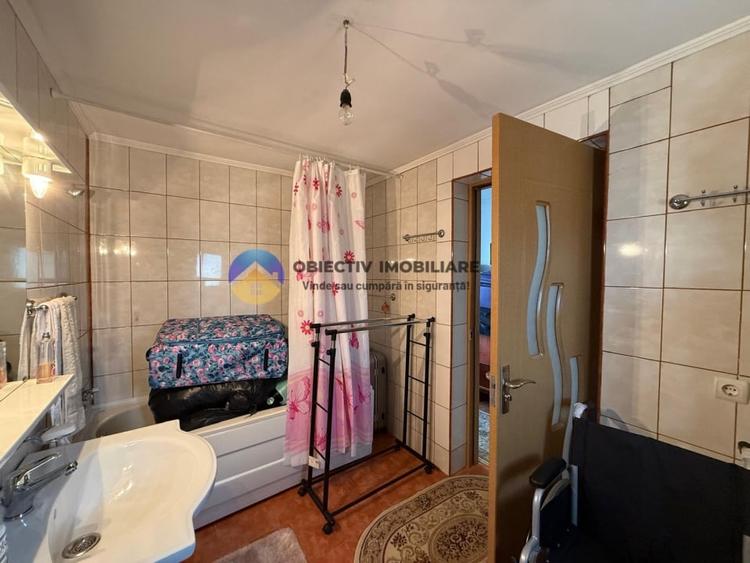 Casă cu 3 camere cu Teren 5062 Mp în Central