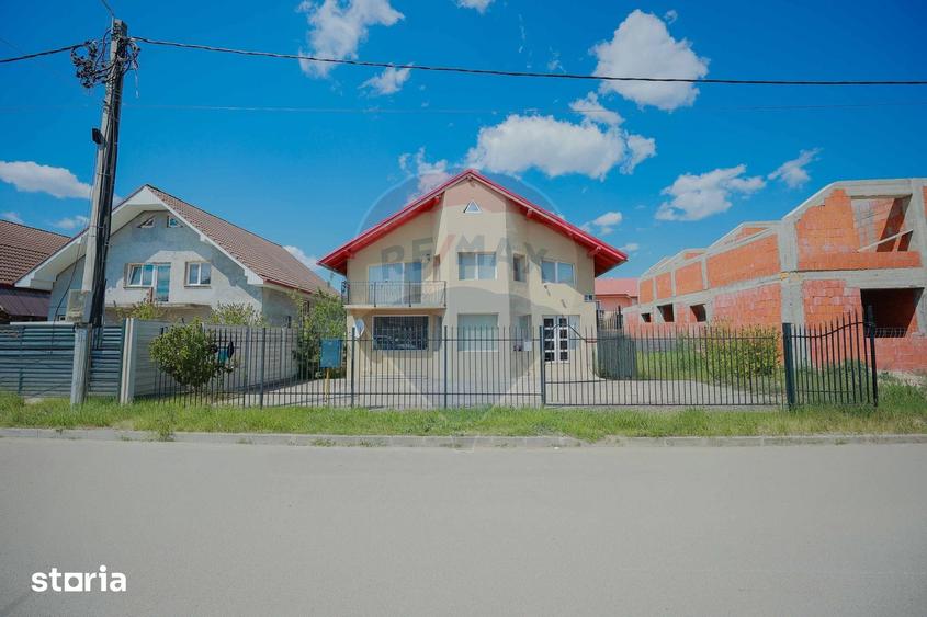 Casă cu 5 camere cu Teren 300 Mp în Sânmartin