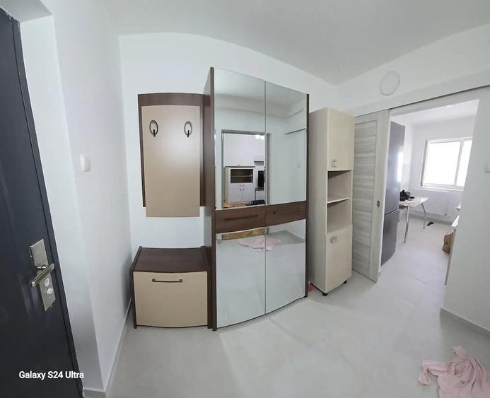 Apartament cu 3 camere semidecomandat în Central