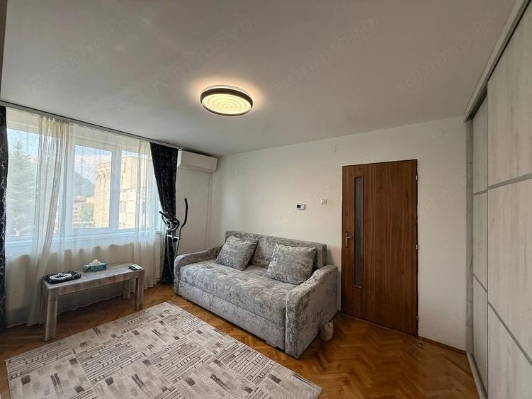 Apartament cu 3 camere semidecomandat în Ultracentral