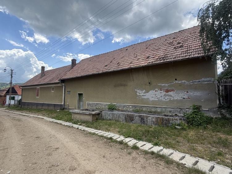 Casă cu 3 camere cu Teren 1687 Mp în Colțești
