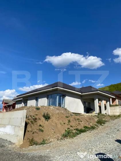 Casă cu 4 camere cu Teren 400 Mp în Central