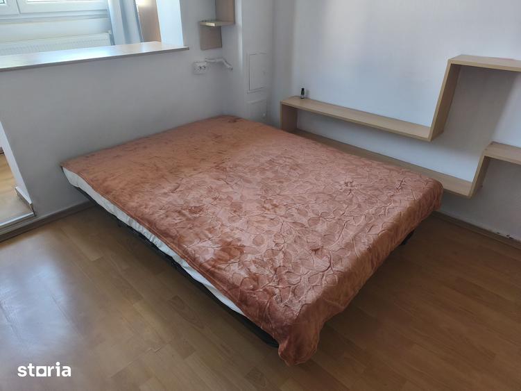 Garsonieră în Titan