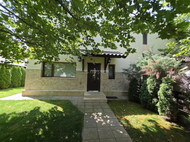 Casă cu 4 camere cu Teren 100 Mp în 1 Decembrie