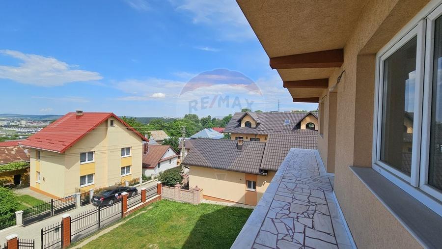Casă individuală cu 12 camere cu Teren 724 Mp în Sfântu Ilie