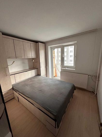 Apartament cu 3 camere decomandat în Tei