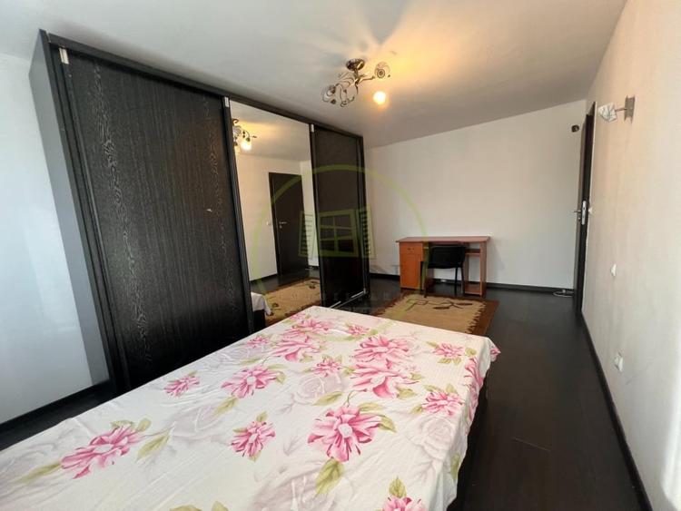 Apartament cu 3 camere semidecomandat, mobilat în Sărari