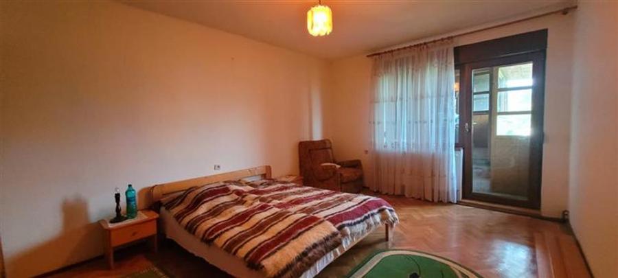 Casă individuală cu 5 camere cu Teren 705 Mp în Central