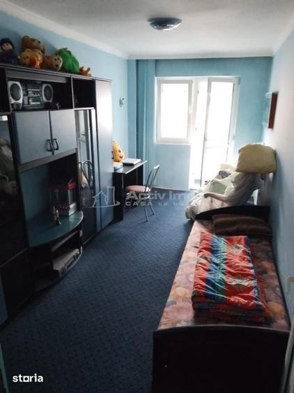 Apartament cu 4 camere decomandat în Ostroveni