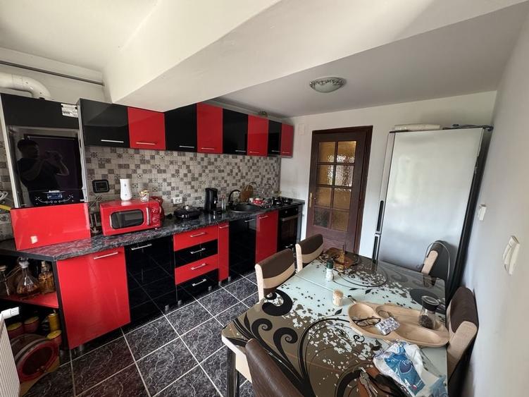 Casă cu 4 camere în Central