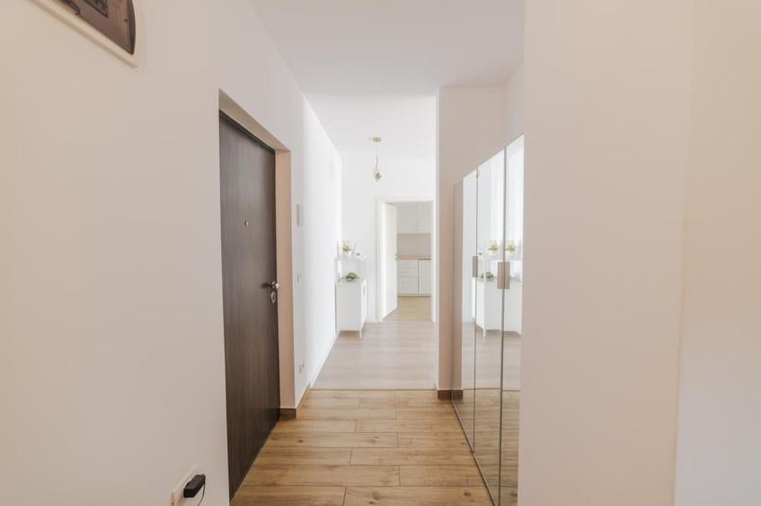 Apartament cu 2 camere semidecomandat, mobilat în Aradului